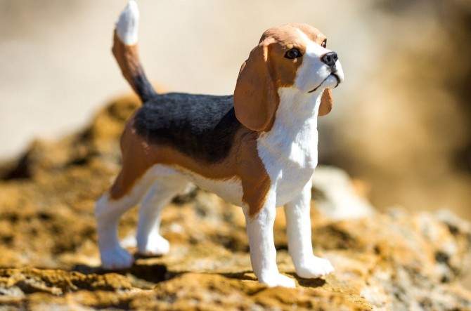 Piesek figurka dla dzieci Safari Ltd ręcznie malowana